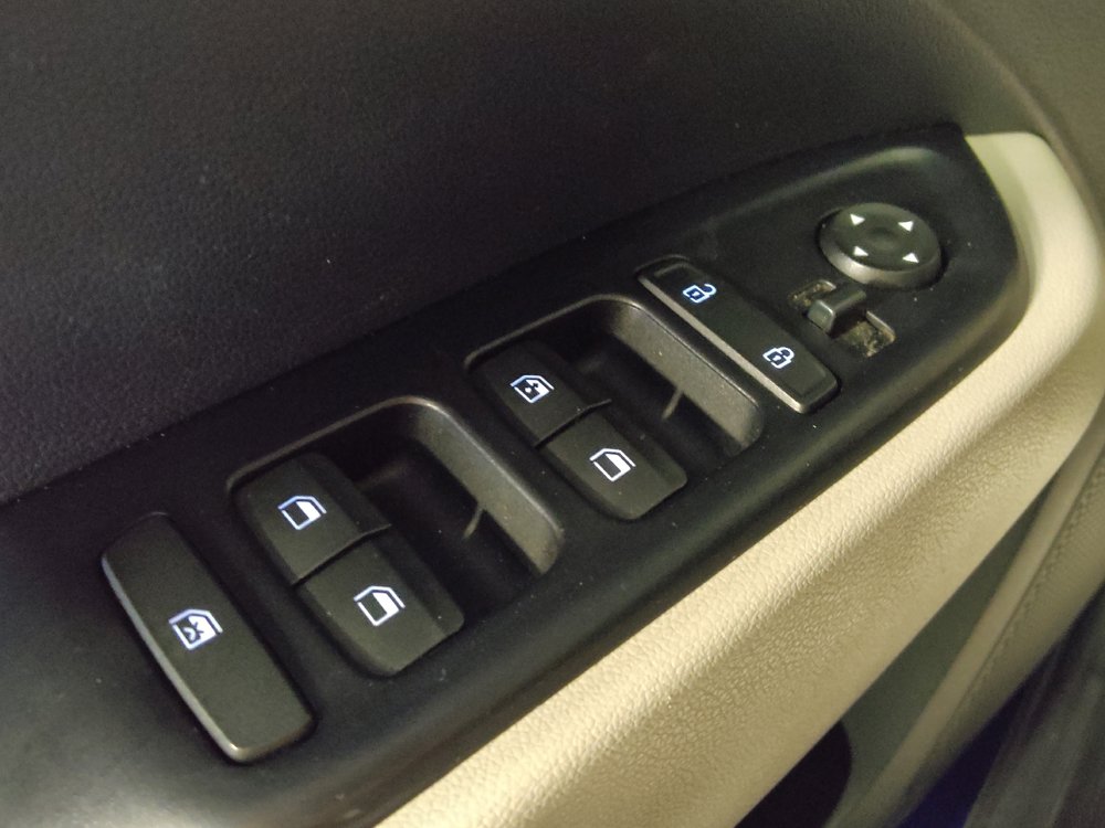 Used 2023 Hyundai Venue SEL FWD image 27