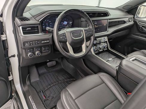 Used 2023 GMC Yukon XL Denali w/ Advanced Technology Package AWD/4WD image 2