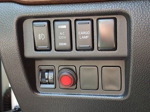 Used 2018 Nissan Titan Platinum Reserve AWD/4WD image 31