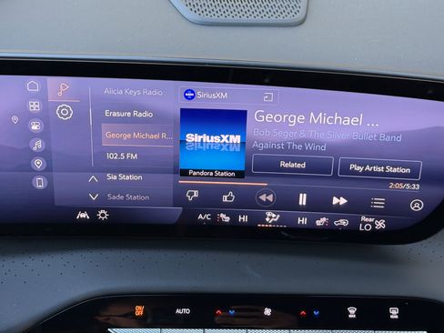 Used 2025 Buick Enclave Avenir w/ Super Cruise Package image 13