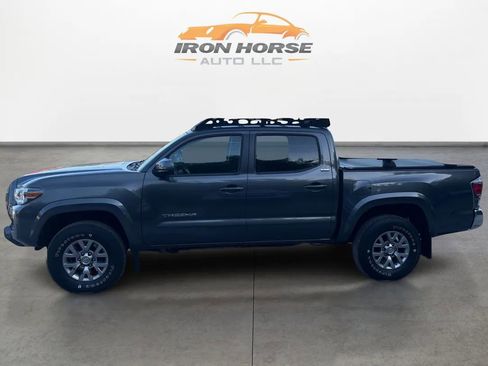 Used 2017 Toyota Tacoma SR5 w/ Tow Package AWD/4WD image 8