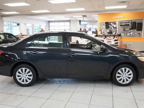 Used 2013 Toyota Corolla LE image 12
