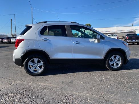Used 2017 Chevrolet Trax LT w/ LT Convenience Package image 5
