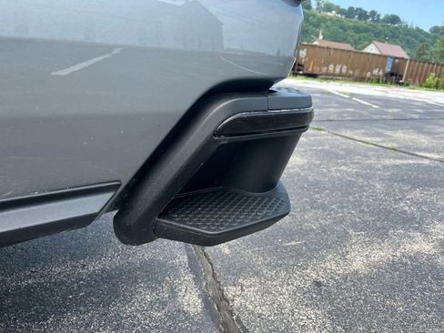 Used 2023 Chevrolet Colorado Z71 w/ Z71 Convenience Package 2 image 11