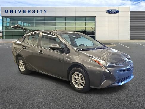 Used 2017 Toyota Prius Three image 1