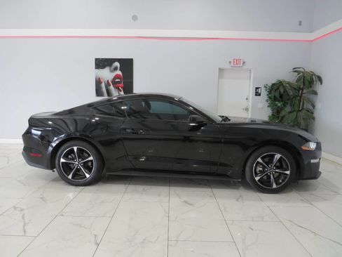 Used 2018 Ford Mustang Coupe image 2