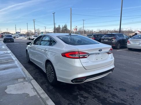 Used 2017 Ford Fusion SE w/ Fusion SE Technology Package image 5