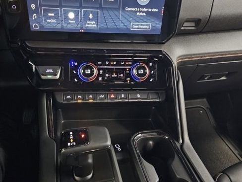 Used 2025 GMC Sierra 1500 AT4 w/ AT4 Premium Package image 34