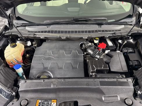 Used 2017 Ford Edge Titanium w/ Equipment Group 302A AWD/4WD image 9