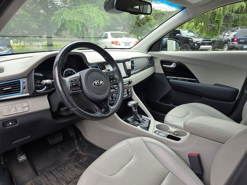 Certified 2019 Kia Niro Touring FWD image 11