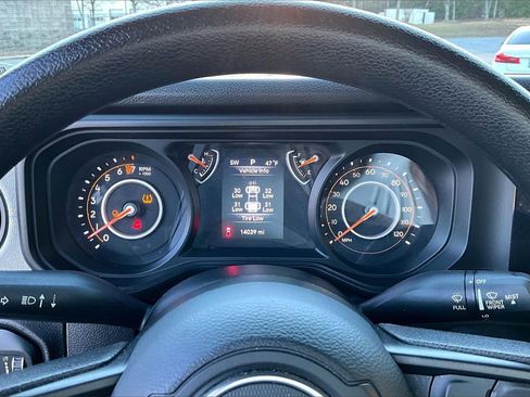 Certified 2025 Jeep Gladiator Nighthawk image 10