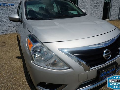 Used 2016 Nissan Versa SV w/ Fog Lights Package FWD image 7