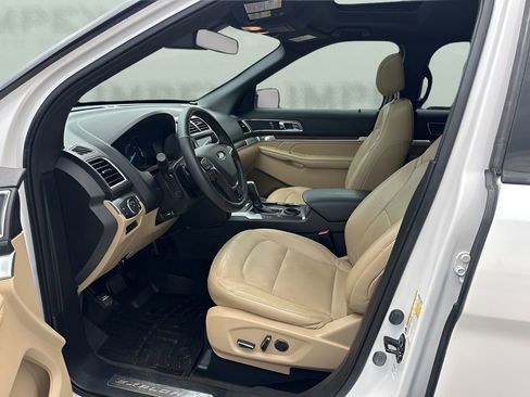 Used 2017 Ford Explorer Limited w/ Equipment Group 301A image 9
