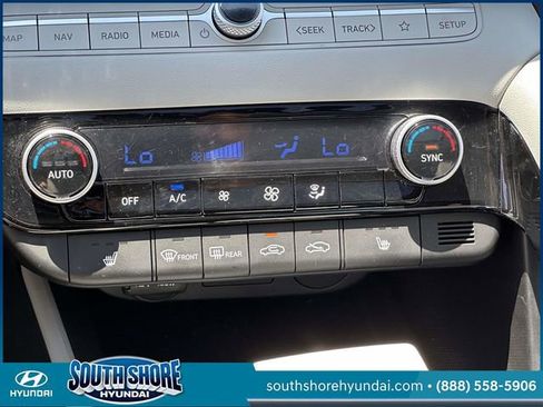 Certified 2025 Hyundai Elantra Limited FWD image 33