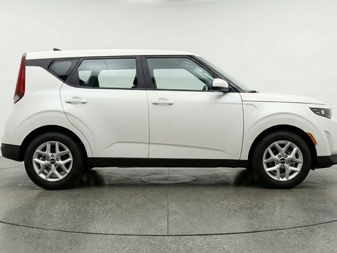 Used 2025 Kia Soul LX w/ LX Technology Package FWD image 11