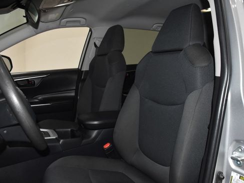 Used 2025 Toyota RAV4 LE AWD/4WD image 20