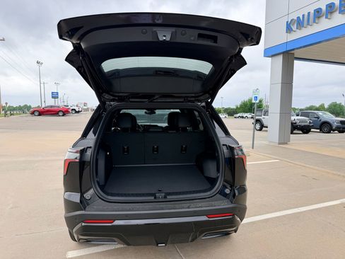 New 2026 Chevrolet Equinox RS w/ Convenience Package III FWD image 8