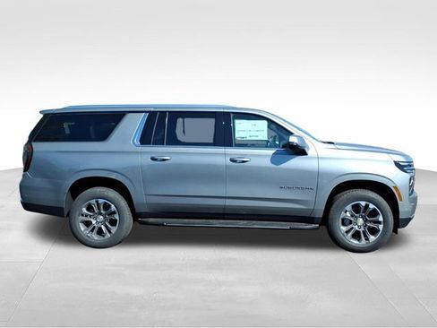 New 2026 Chevrolet Suburban LT w/ Comfort Package AWD/4WD image 2