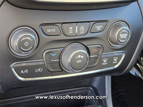 Used 2020 Jeep Cherokee Latitude Plus image 24