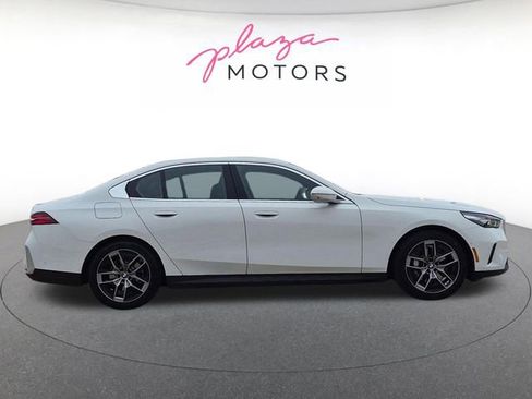 Certified 2026 BMW 530i xDrive w/ Convenience Package AWD/4WD image 4