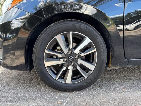 Used 2025 Nissan Versa SV FWD image 24
