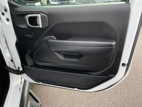 Used 2023 Jeep Gladiator Willys image 36