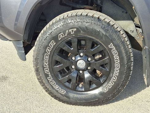 Used 2016 Toyota Tacoma SR5 w/ SR5 Appearance Package (SN) image 11