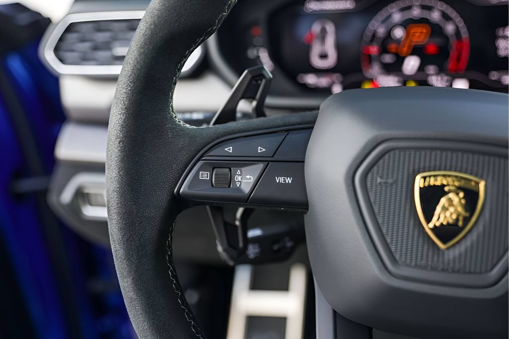 Used 2024 Lamborghini Urus Performante AWD/4WD image 19