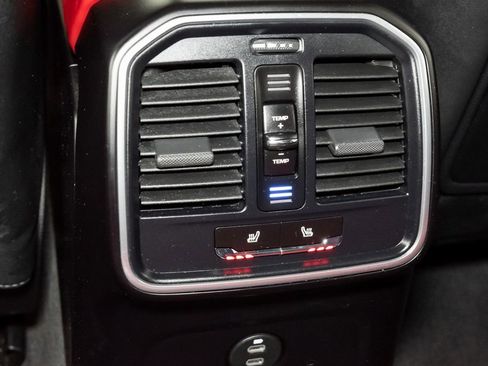 Used 2022 Porsche Macan AWD/4WD image 26