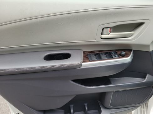 Used 2021 Toyota Sienna LE w/ LE Plus Package FWD image 17