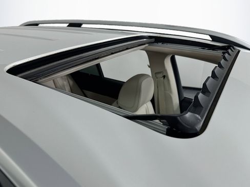 Used 2023 Mercedes-Benz GLE 350 w/ Premium Package image 22