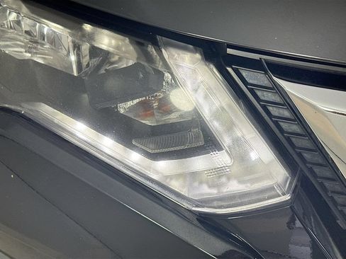 Used 2018 Nissan Rogue S FWD image 36