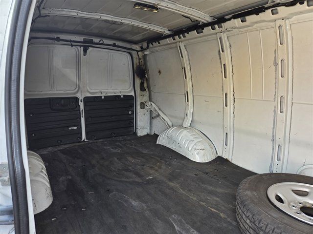 Used 2015 Chevrolet Express 3500 Extended RWD image 8