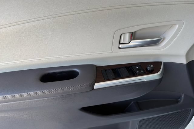 Used 2024 Toyota Sienna XLE FWD image 11