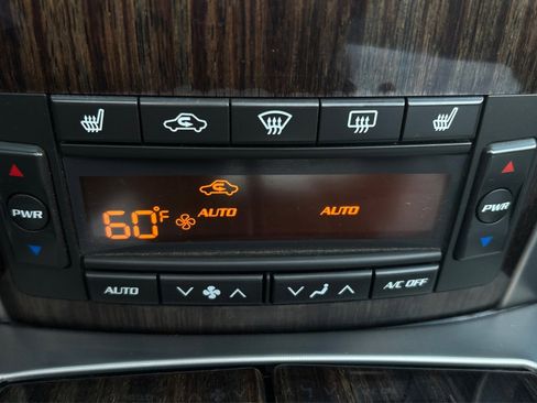 Used 2006 Cadillac XLR V image 23