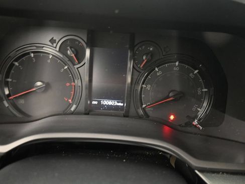 Used 2021 Toyota 4Runner SR5 AWD/4WD image 18