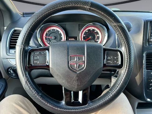 Used 2019 Dodge Grand Caravan SXT FWD image 14