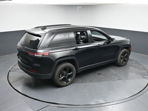 Used 2023 Jeep Grand Cherokee Altitude image 22