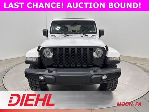 Certified 2021 Jeep Gladiator Willys image 2