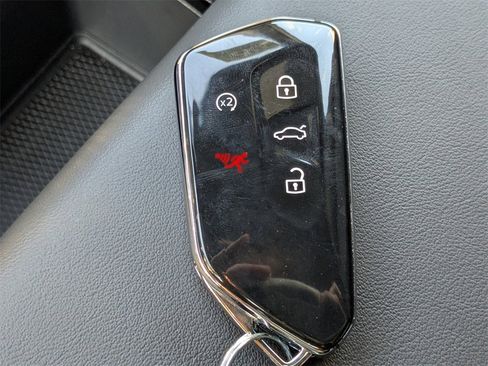 Used 2025 Volkswagen Atlas Cross Sport SE image 33