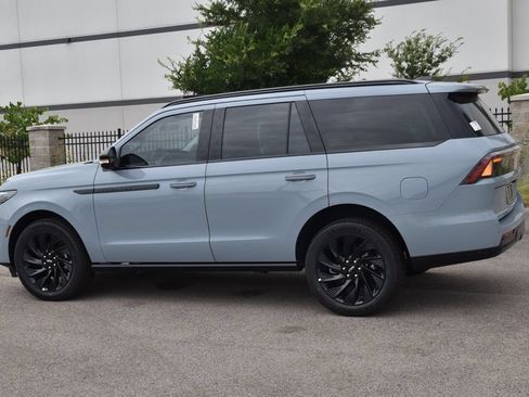 New 2026 Lincoln Navigator Reserve w/ Jet Appearance Package AWD/4WD image 10