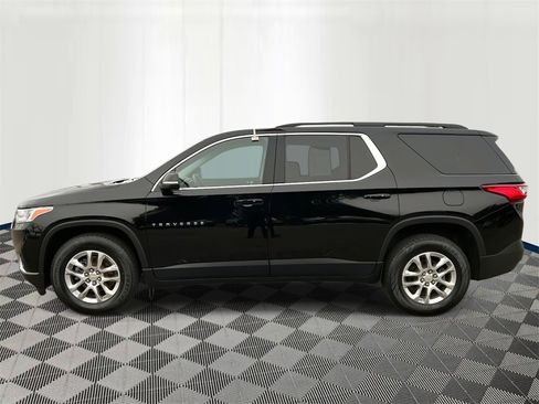 Used 2021 Chevrolet Traverse LT image 2