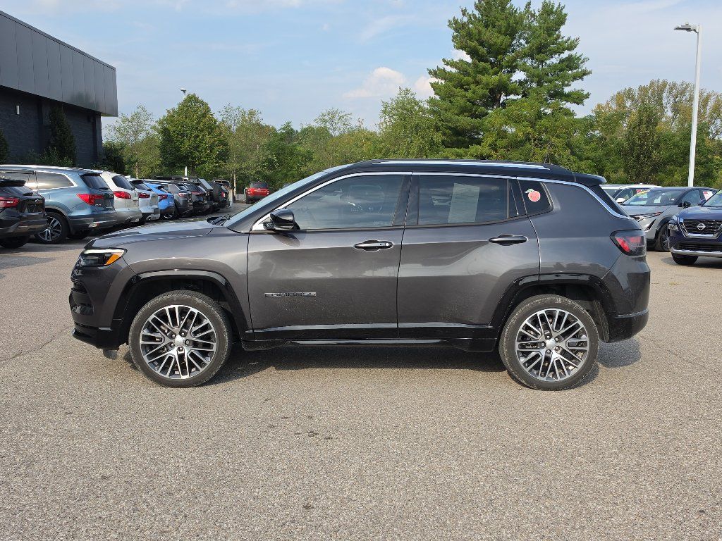 Used 2022 Jeep Compass Limited w/ Elite Group AWD/4WD image 4