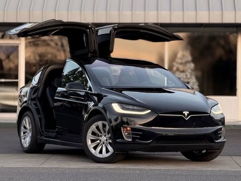 Used 2017 Tesla Model X 75D image 2