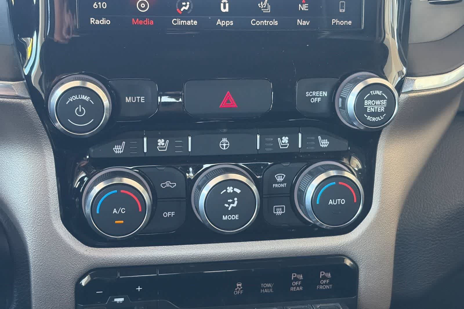 Used 2019 RAM 1500 Laramie AWD/4WD image 21
