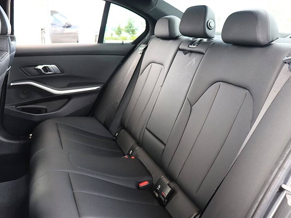 Used 2020 BMW 330i Sedan w/ Driving Assistance Package RWD image 17