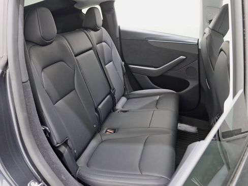 Used 2026 Tesla Model Y Long Range image 31