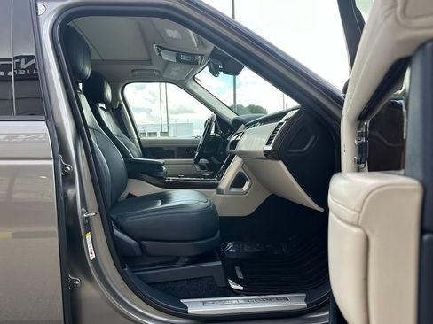 Used 2020 Land Rover Range Rover HSE image 32
