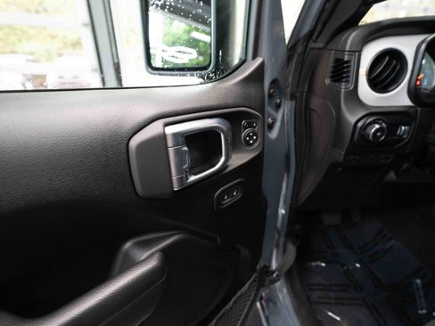 Used 2024 Jeep Wrangler Sport AWD/4WD image 7