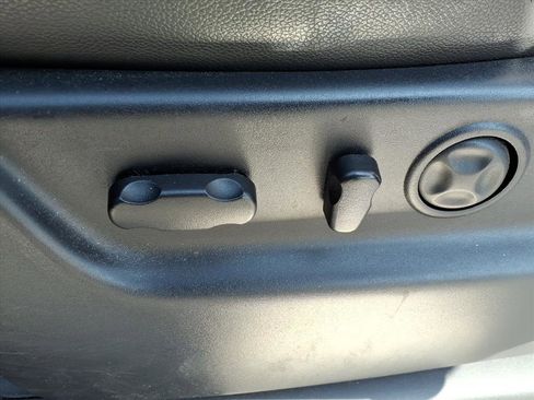 Used 2013 Chevrolet Avalanche LTZ image 21